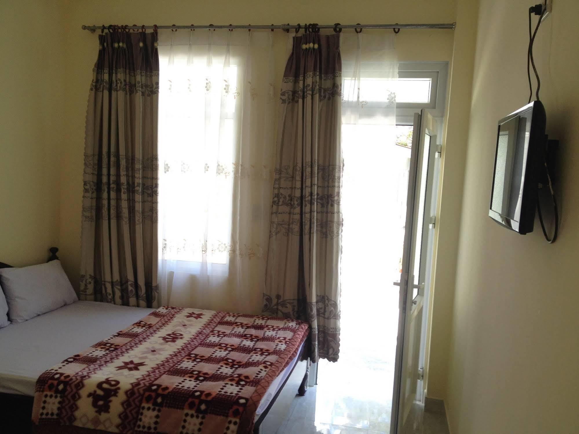 Phuong Hong Guesthouse Da Lat Exterior photo